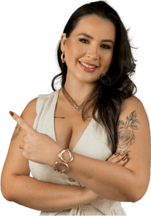 Larissa apontando as promoções